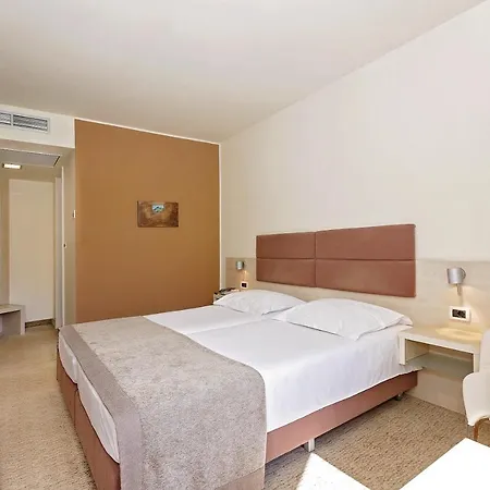 Mediteran Plava Laguna ホテル 3*
