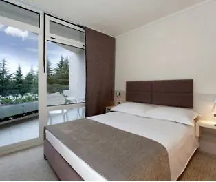 Hotel Mediteran Plava Laguna 3*