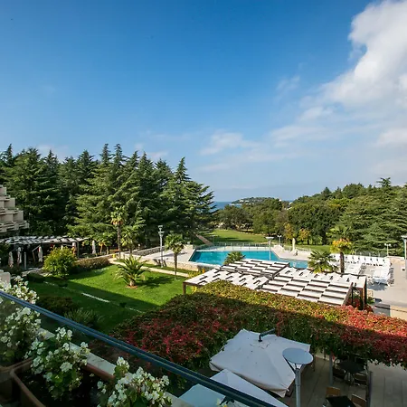 Hotel Mediteran Plava Laguna 3*