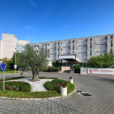 Hotel Mediteran Plava Laguna 3*