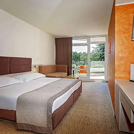 Ξενοδοχείο Mediteran Plava Laguna 3*