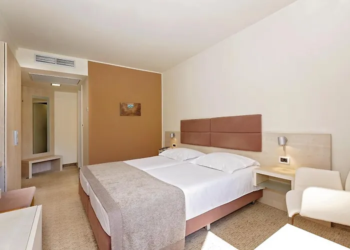 Mediteran Plava Laguna Hotel 3*