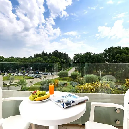 Mediteran Plava Laguna Hotel 3*