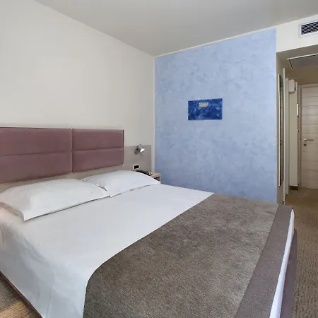 Mediteran Plava Laguna Hotel 3*