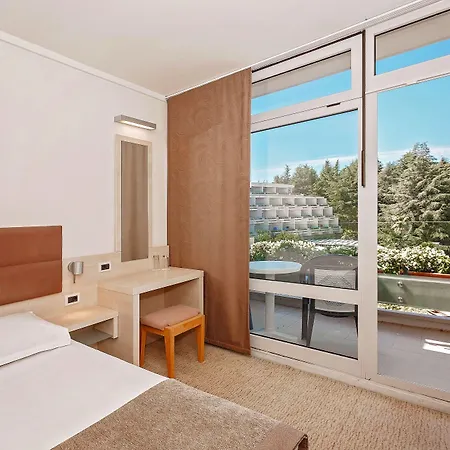 Mediteran Plava Laguna Hotel 3*